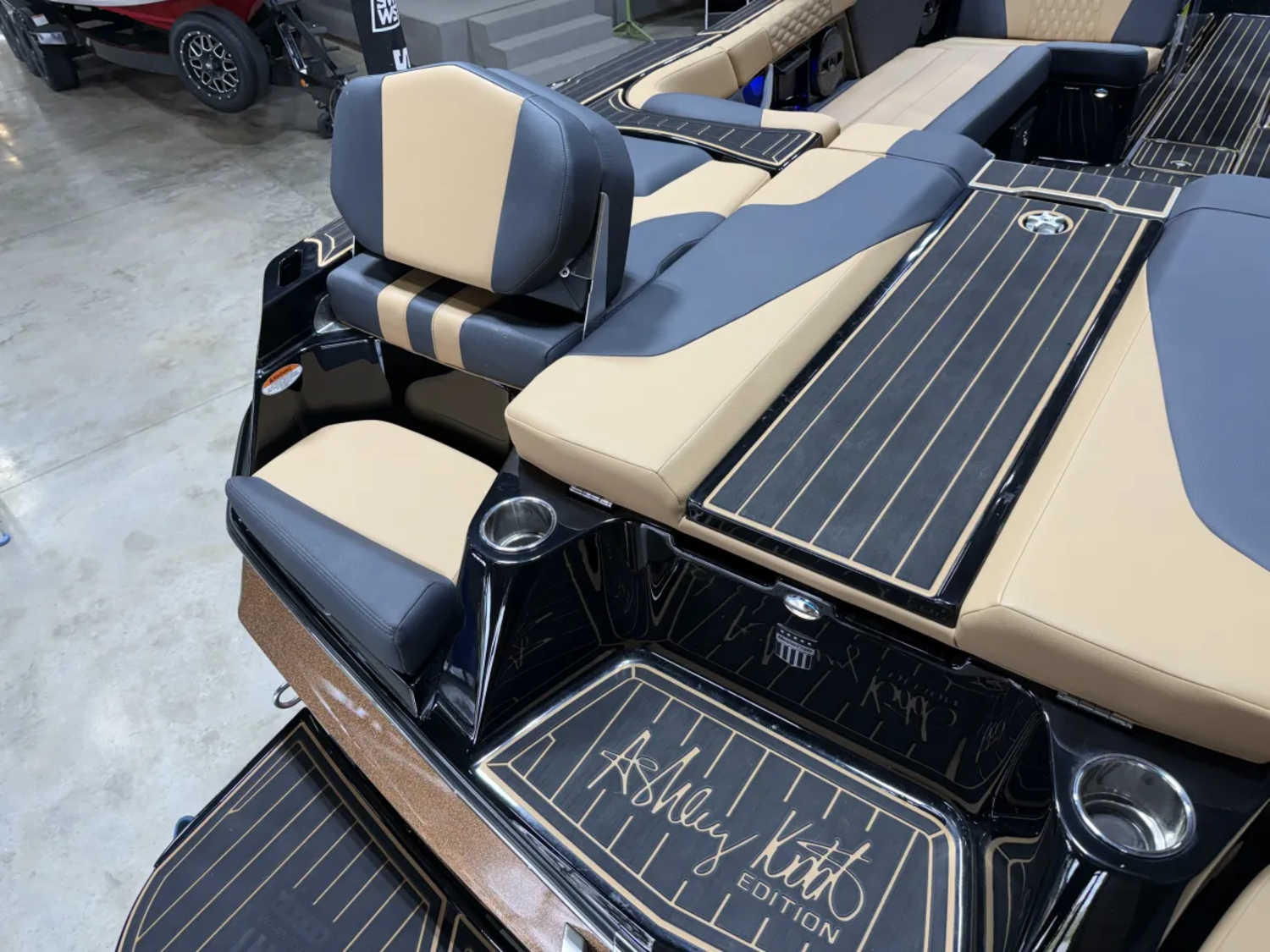 2024 MasterCraft XT23 Ashley Kidd Edition