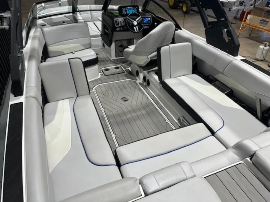 2018-malibu-wakesetter-24-mxz-148803-image23.webp