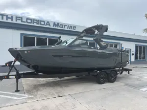 2027-mastercraft-x24-148804-image1.webp