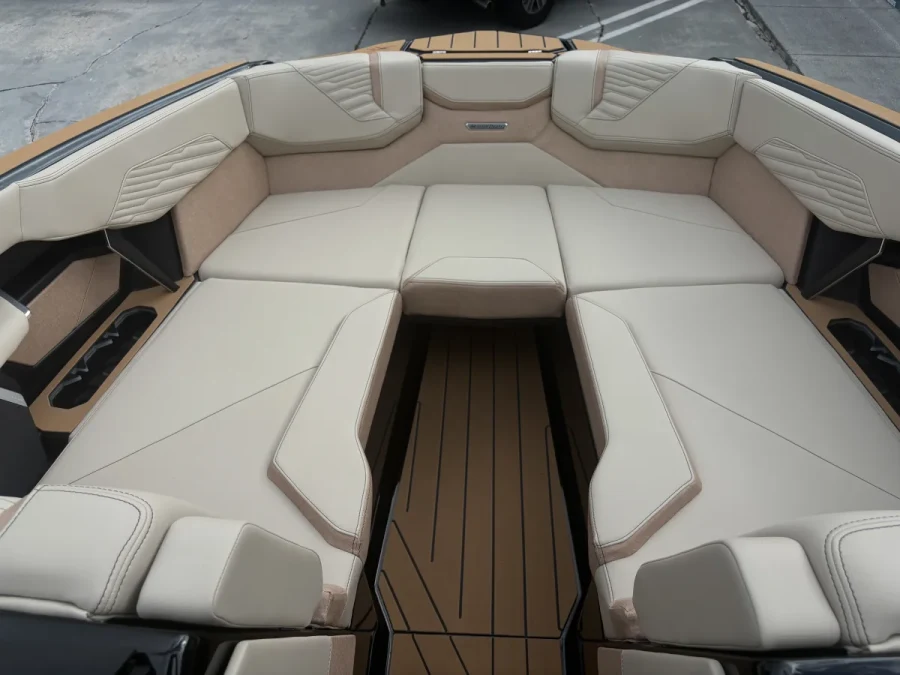 2027-mastercraft-x24-148804-image10.webp
