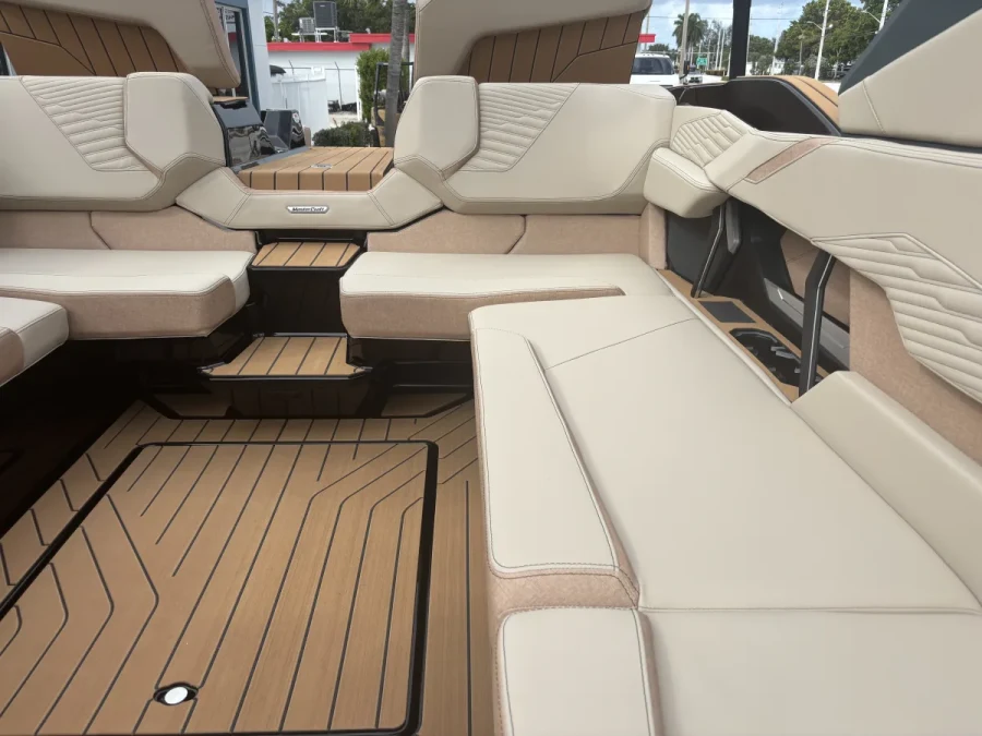 2027-mastercraft-x24-148804-image12.webp