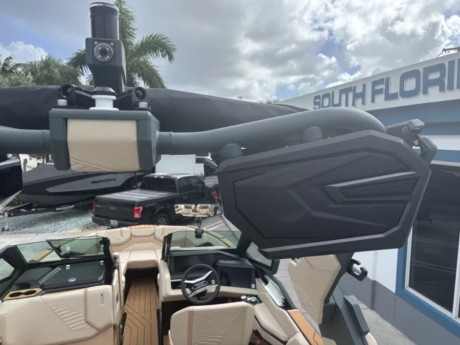 2027-mastercraft-x24-148804-image14.webp