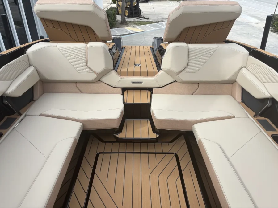 2027-mastercraft-x24-148804-image17.webp