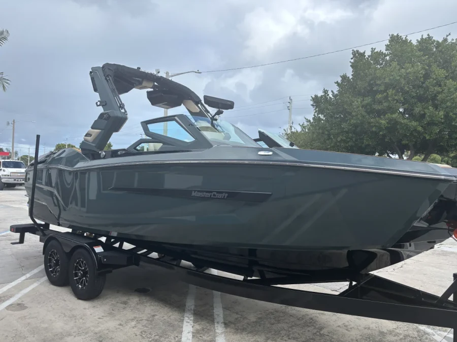 2027-mastercraft-x24-148804-image2.webp