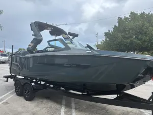 2027-mastercraft-x24-148804-image2.webp