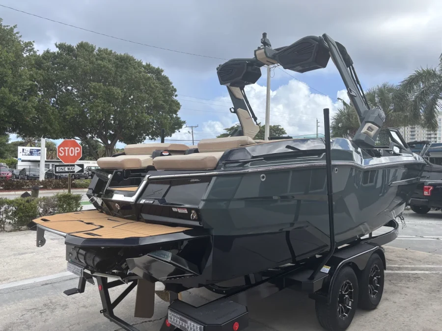 2027-mastercraft-x24-148804-image4.webp