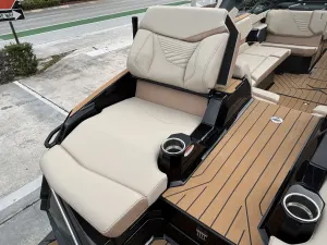 2027-mastercraft-x24-148804-image6.webp