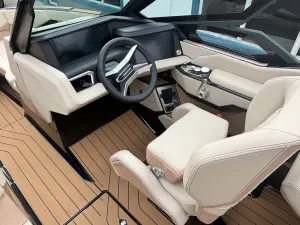 2027-mastercraft-x24-148804-image7.webp