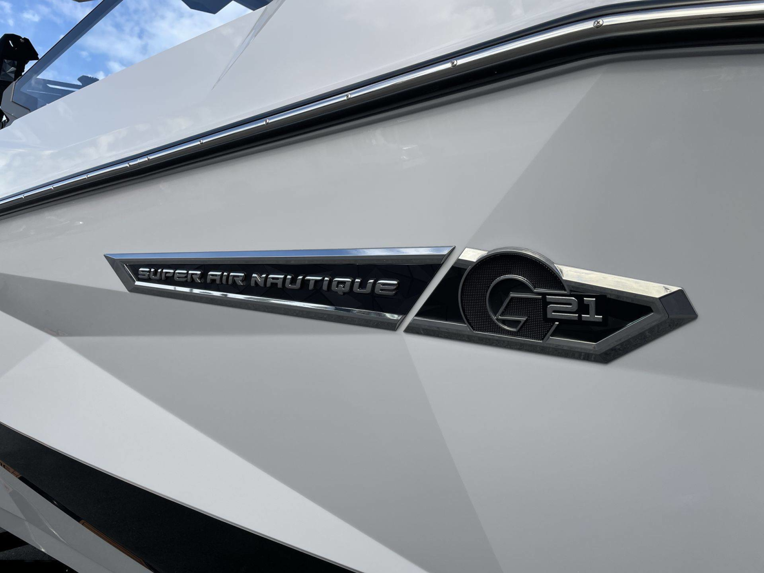 2027 Nautique G21