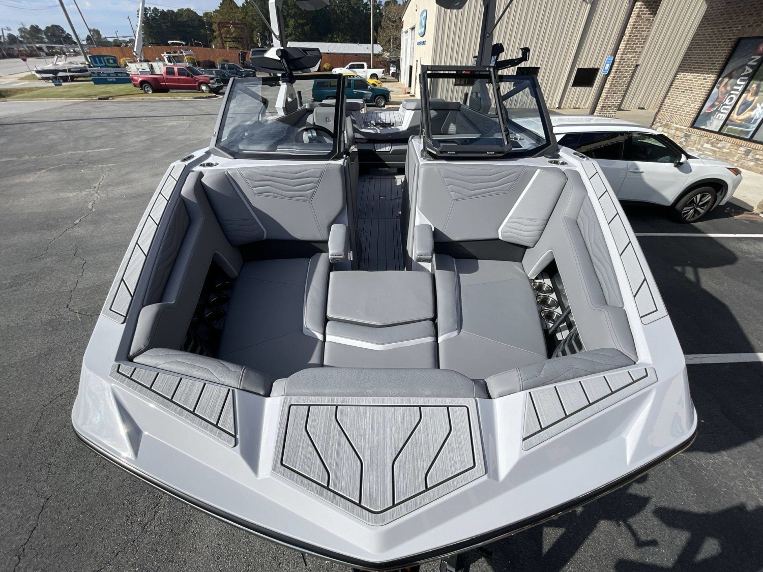 2027 Nautique G21