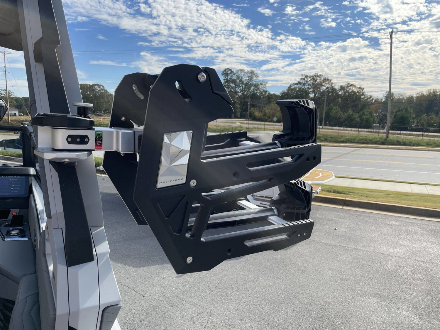 2027 Nautique G21