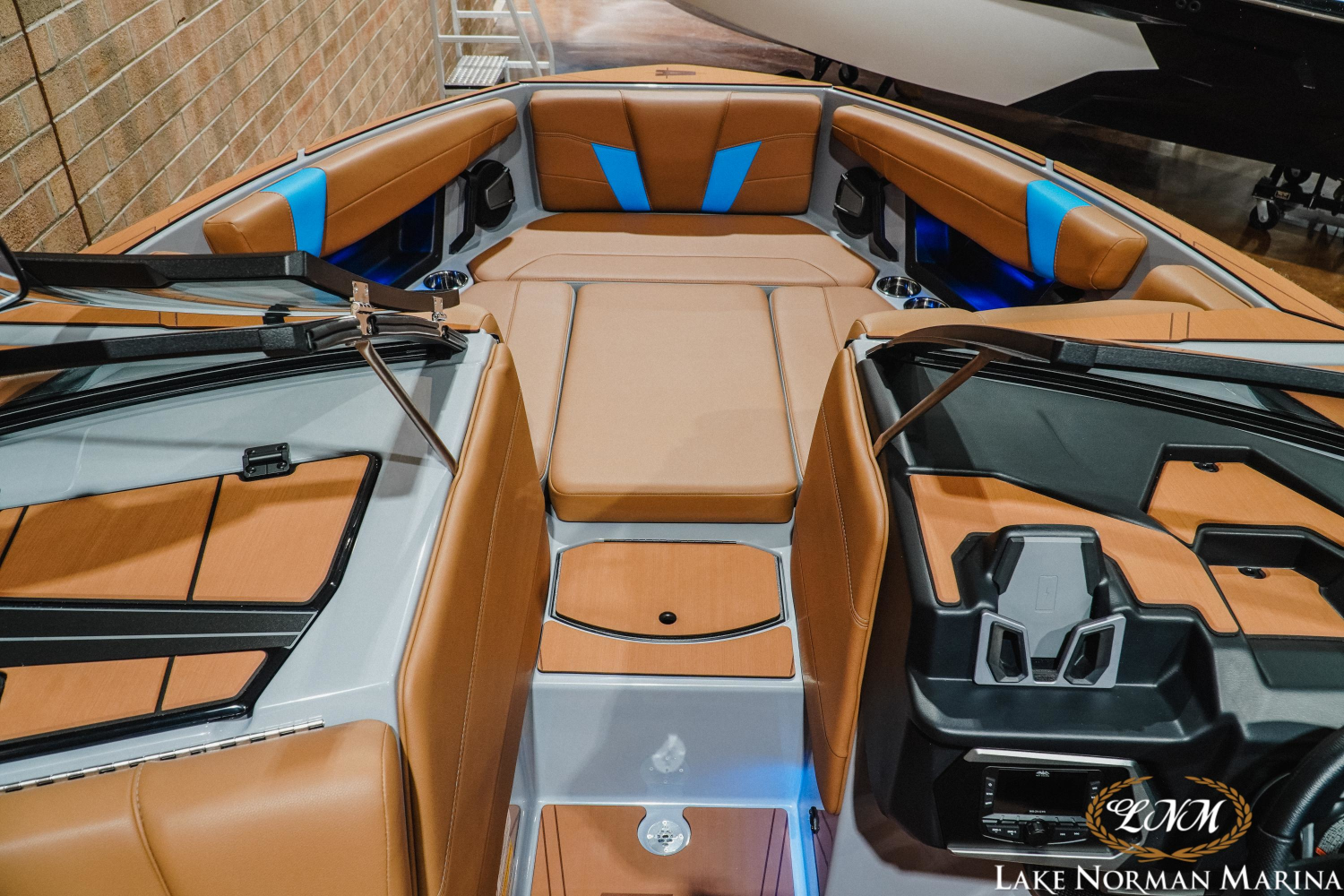 2027 Axis T220