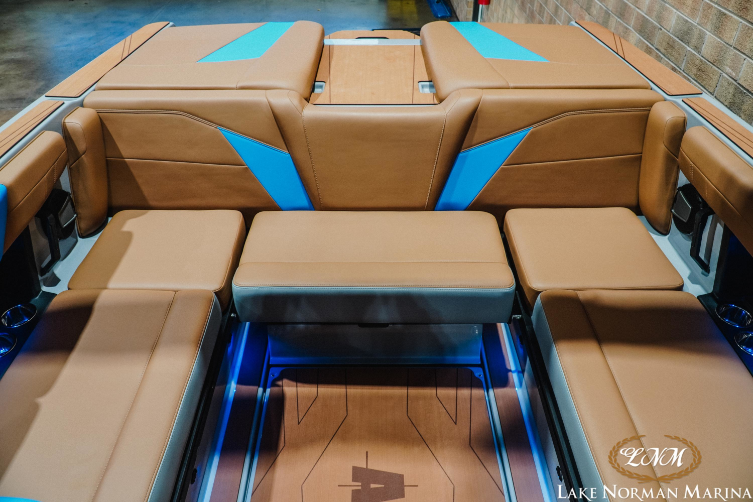 2027 Axis T220