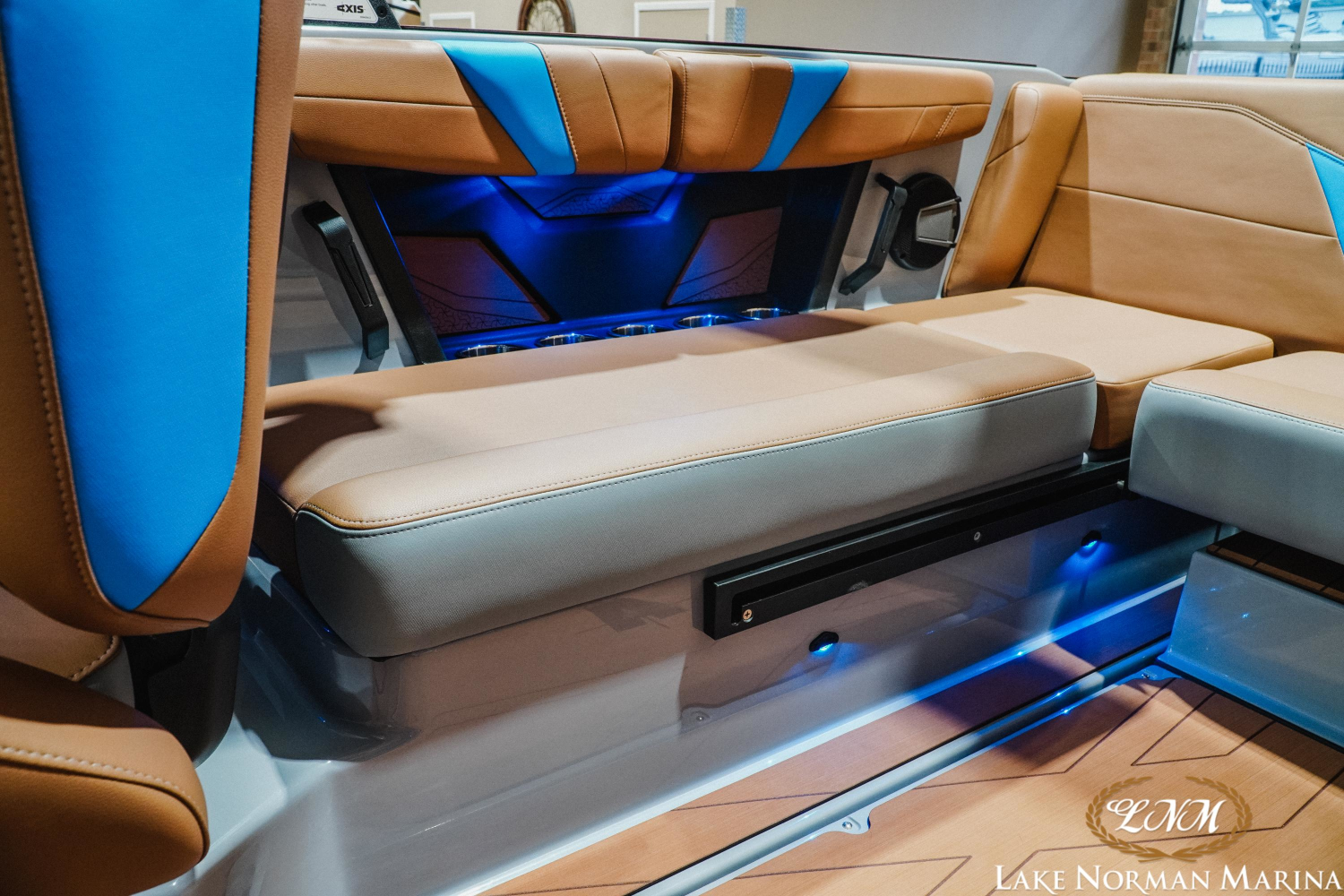2027 Axis T220