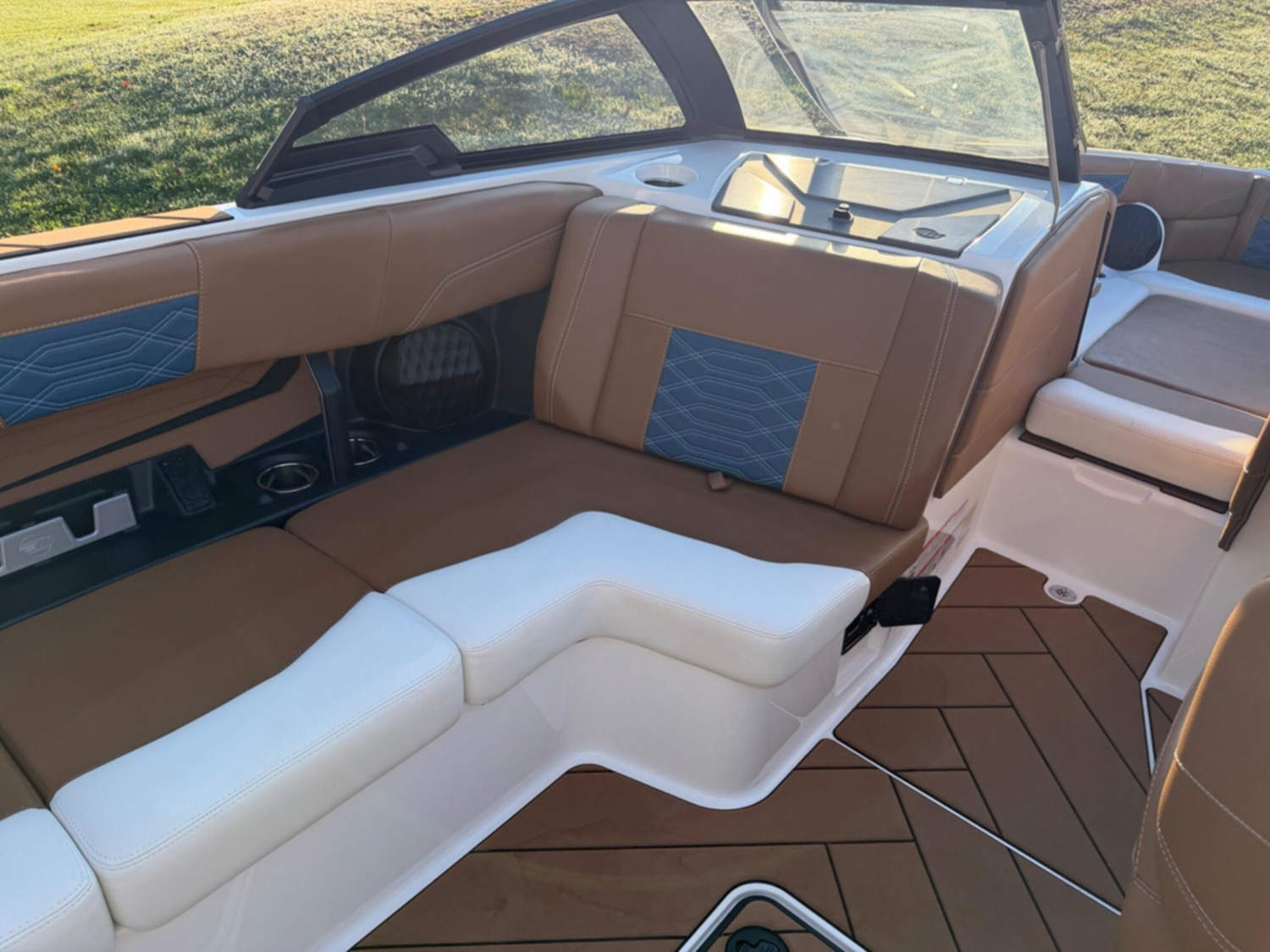 2022 Malibu Boats 25 LSV