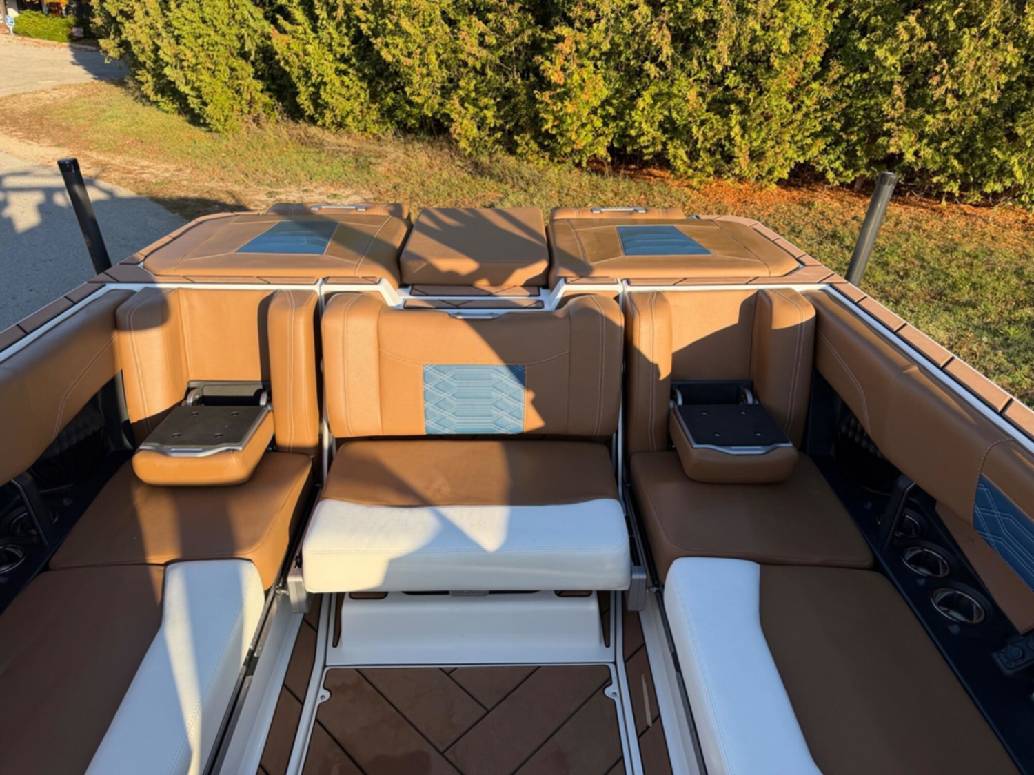 2022 Malibu Boats 25 LSV