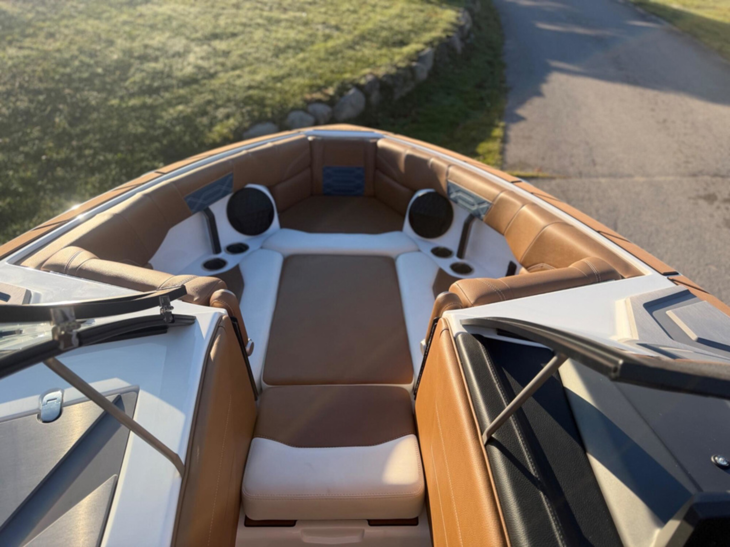 2022 Malibu Boats 25 LSV