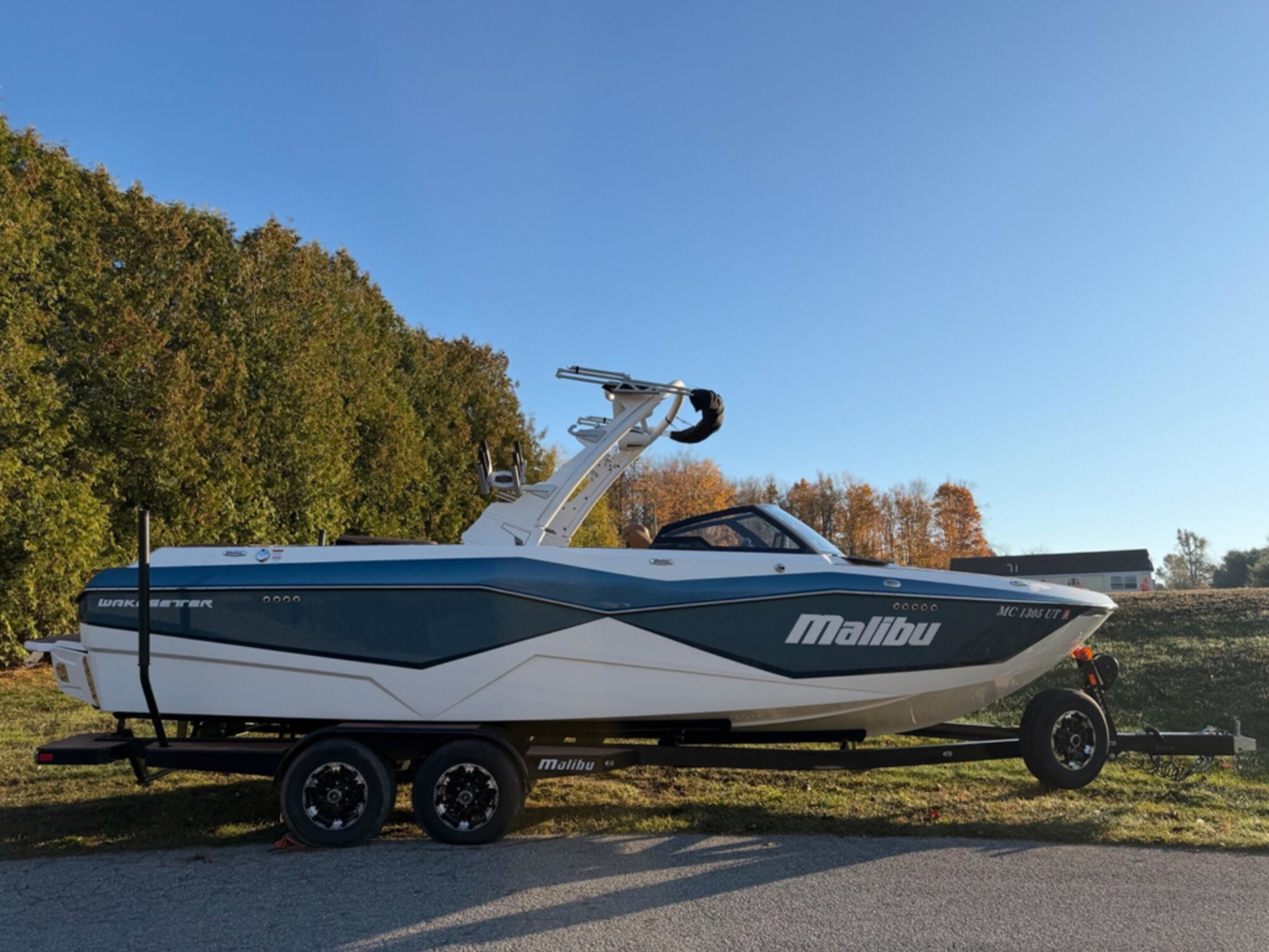 2022 Malibu Boats 25 LSV