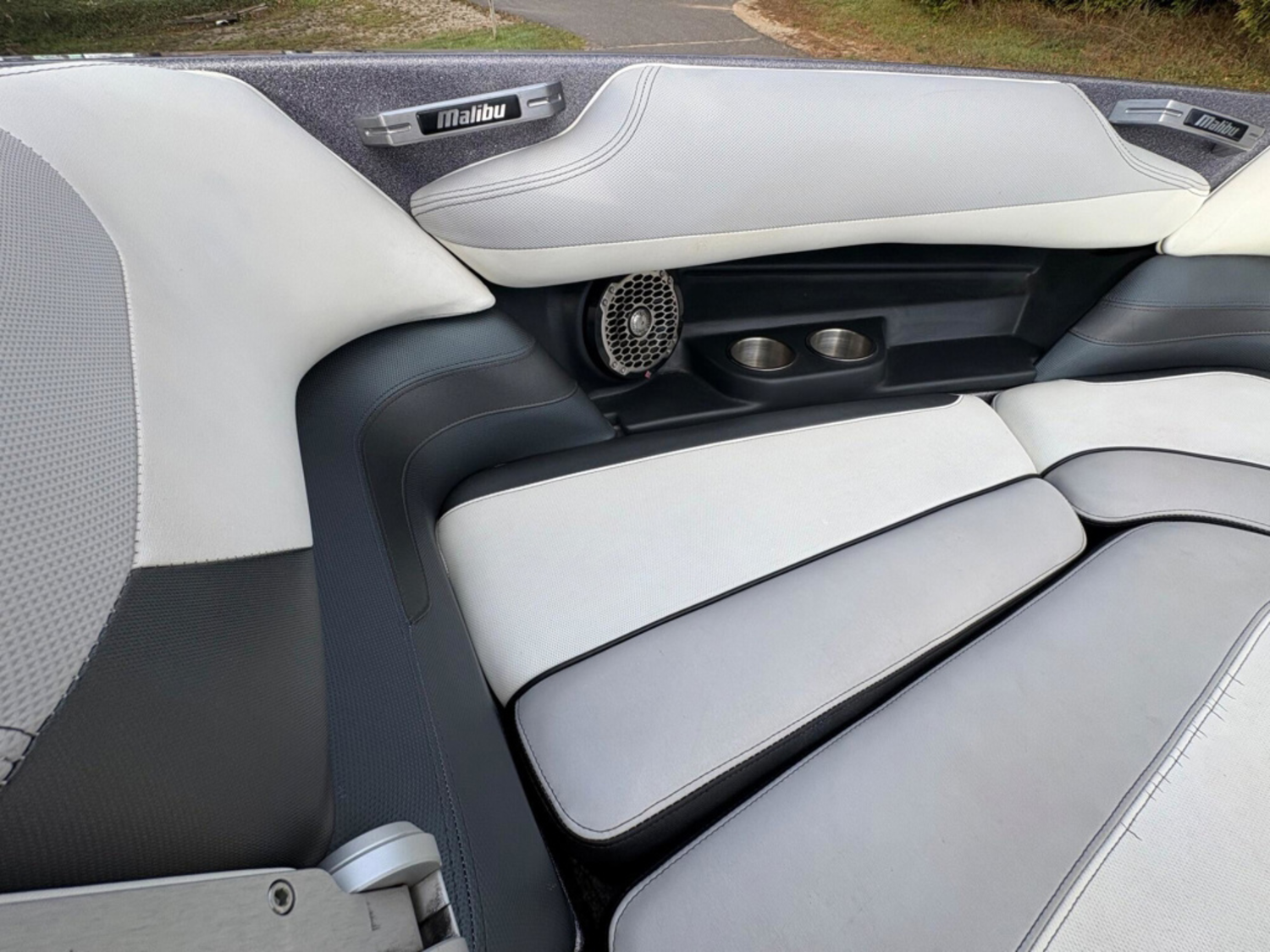 2016 Malibu Boats 23 LSV
