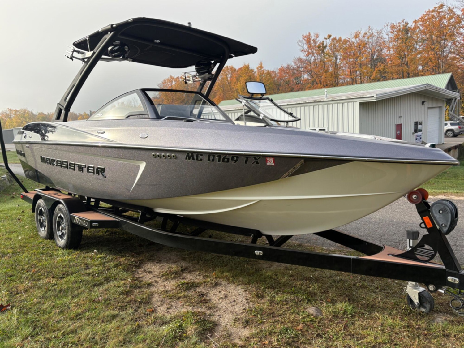 2016 Malibu Boats 23 LSV