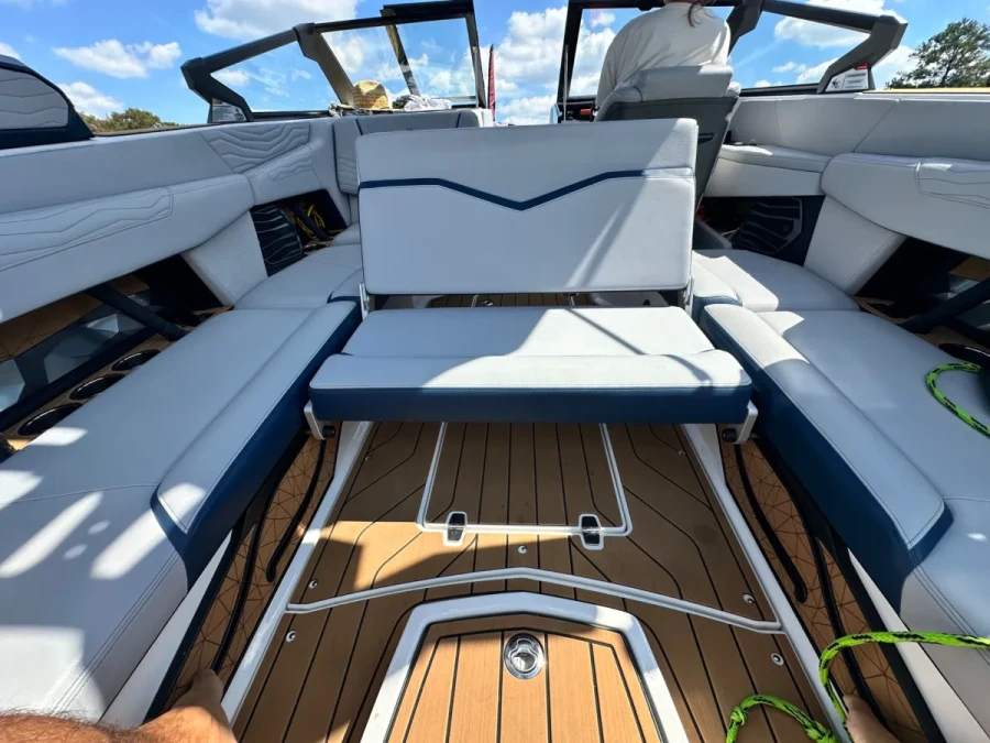 2025-nautique-g23-147088-image7.webp