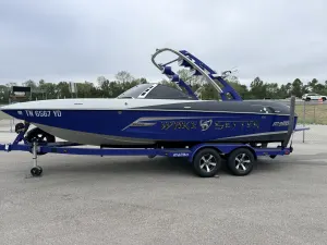 2012-malibu-wakesetter-22-mxz-147096-image1.webp