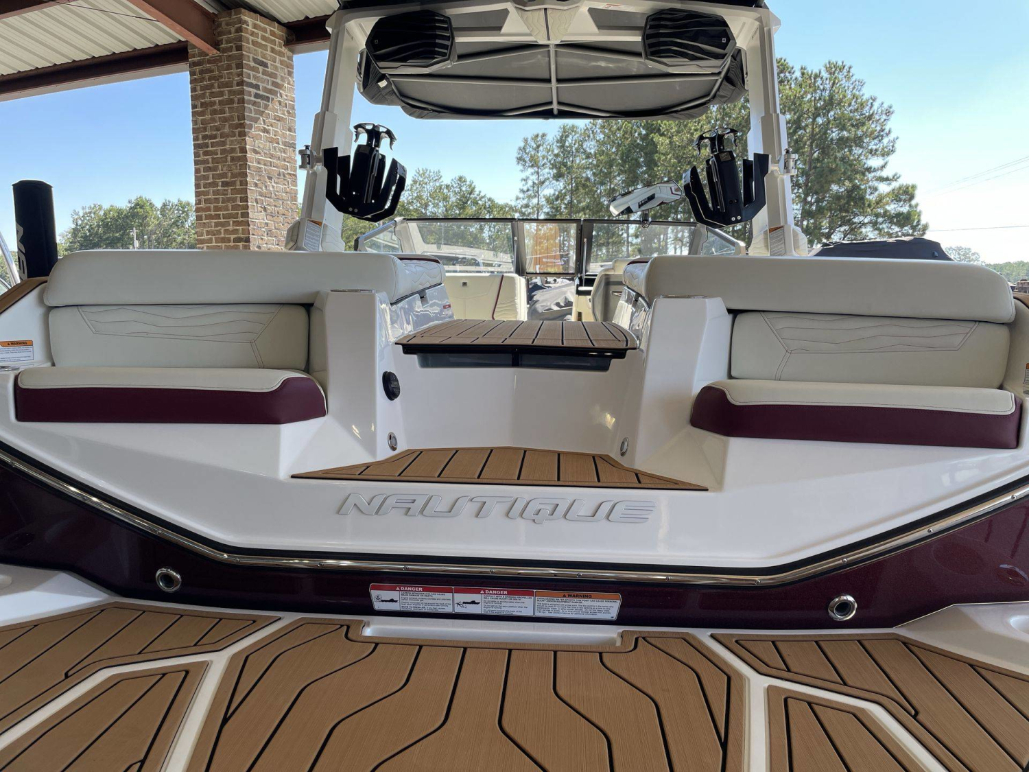 2025 Nautique G23