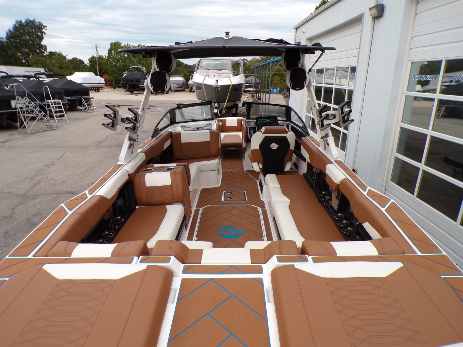 2023 Malibu Wakesetter 26 LSV