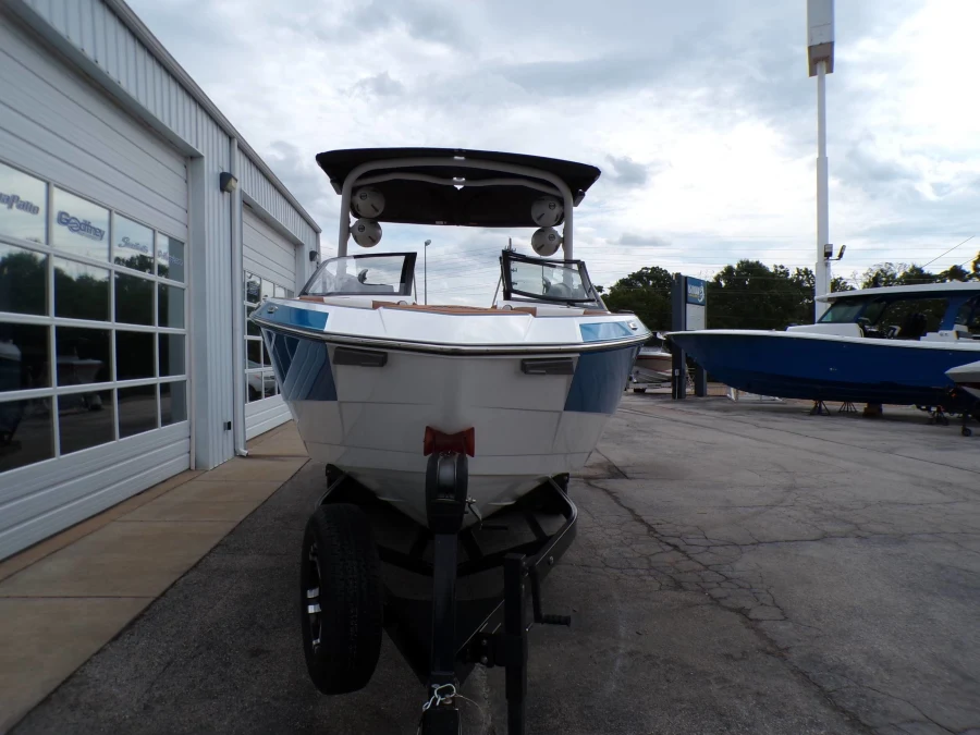 2023-malibu-wakesetter-26-lsv-147168-image5