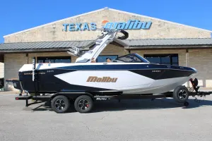 2027-malibu-wakesetter-23-lsv-147172-image0.webp