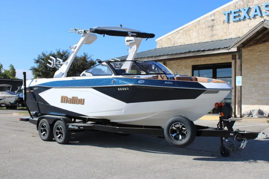 2027-malibu-wakesetter-23-lsv-147172-image1.webp