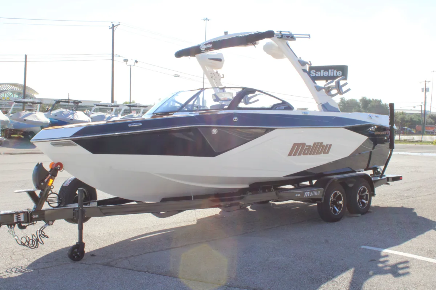 2027 Malibu 23 LSV