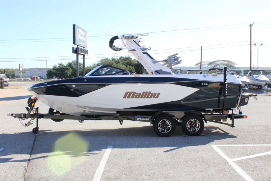 2027-malibu-wakesetter-23-lsv-147172-image4.webp
