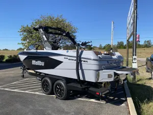 2027-malibu-wakesetter-23-lsv-147175-image1.webp