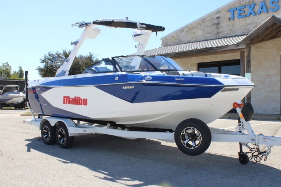 2027-malibu-wakesetter-23-lsv-147180-image1.webp