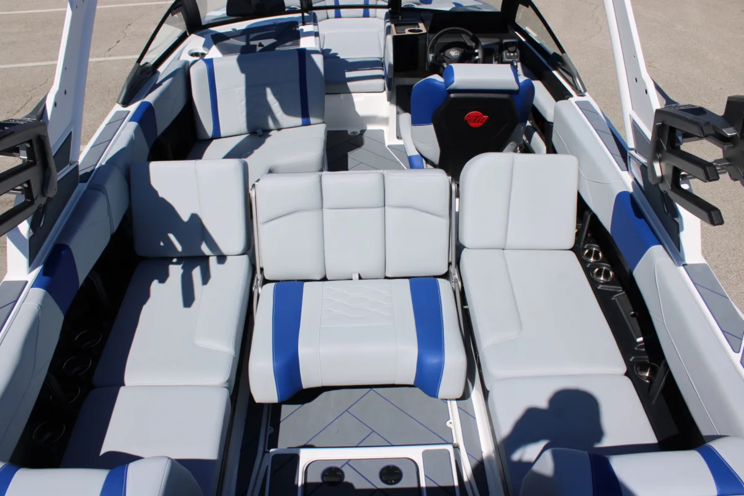 2027 Malibu 23 LSV