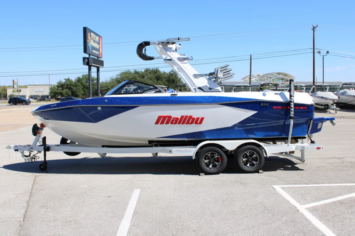 2027 Malibu 23 LSV