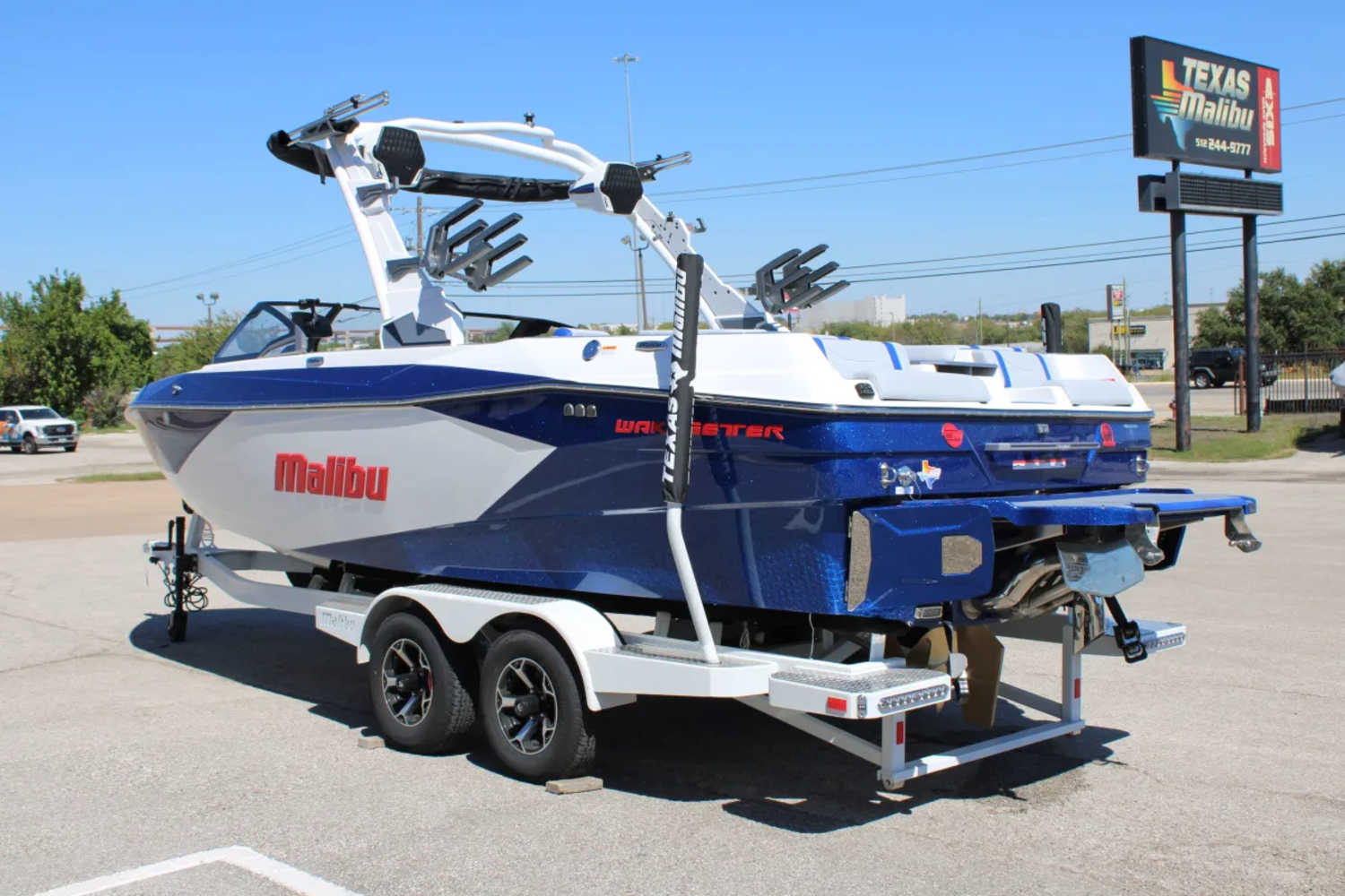 2027 Malibu 23 LSV