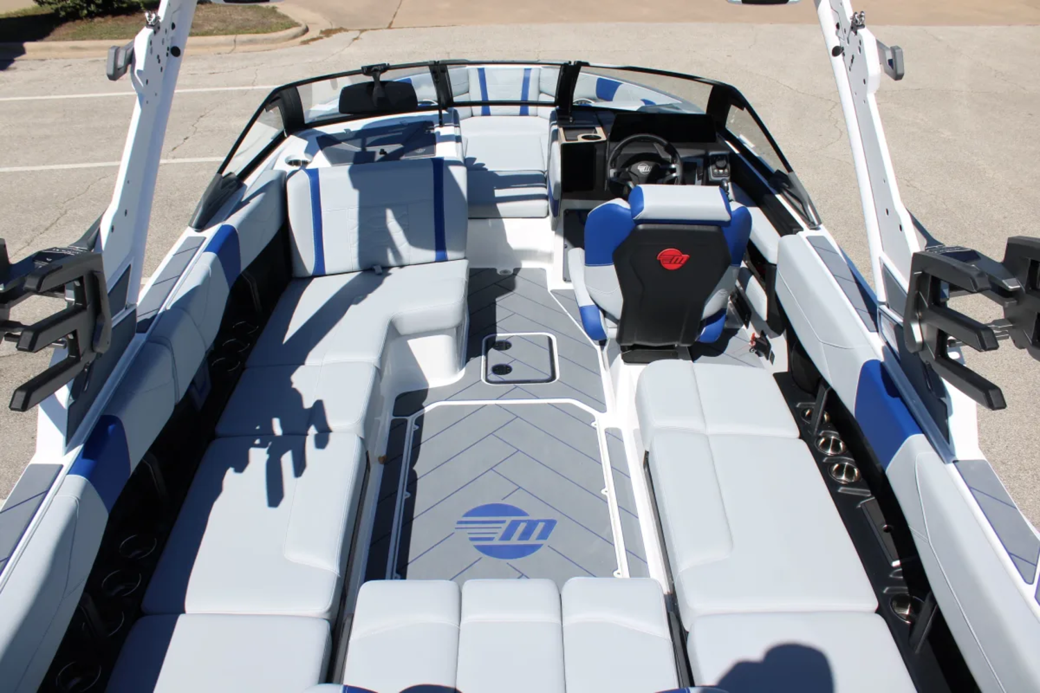 2027 Malibu 23 LSV
