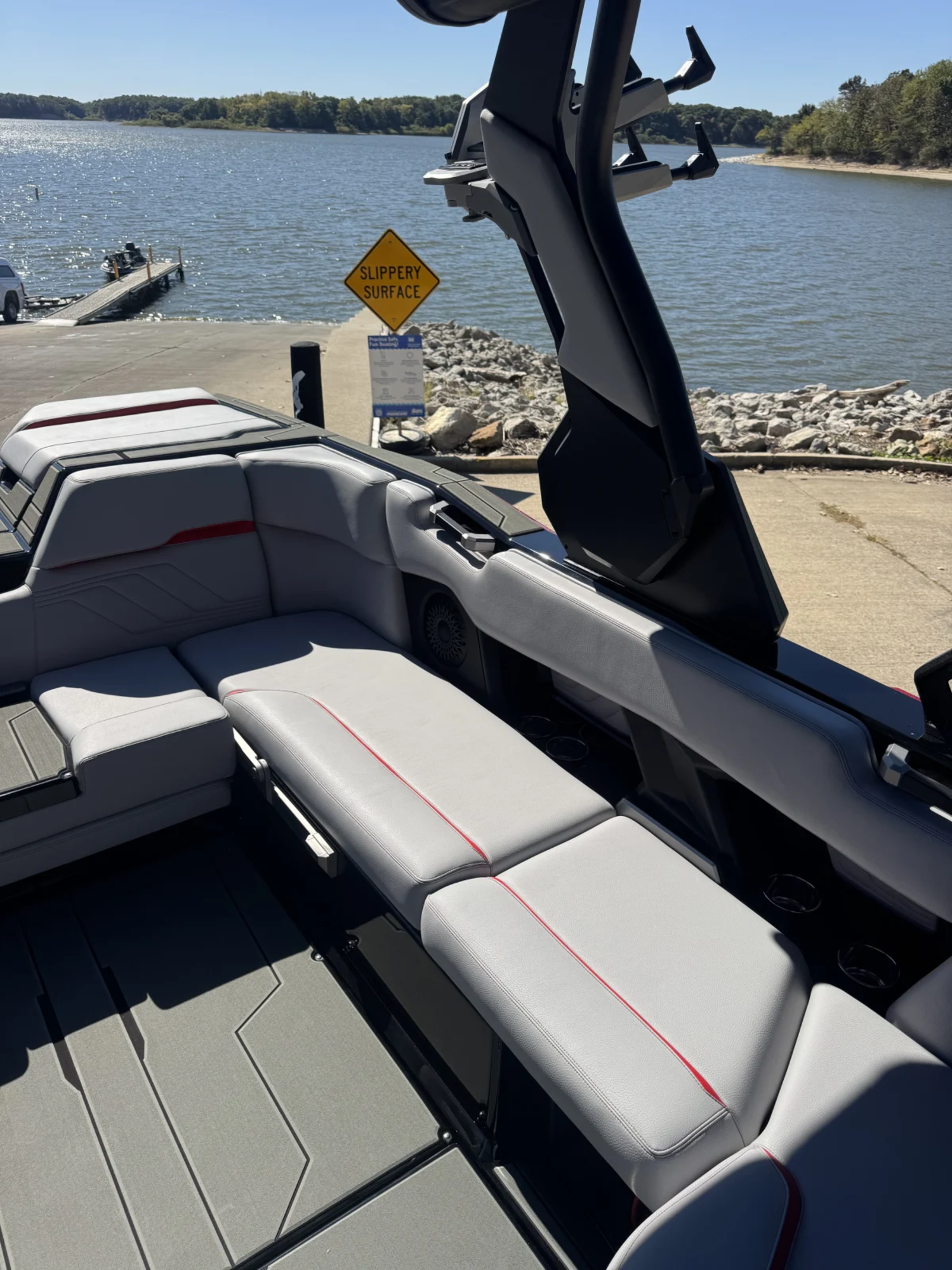 2027 R225
