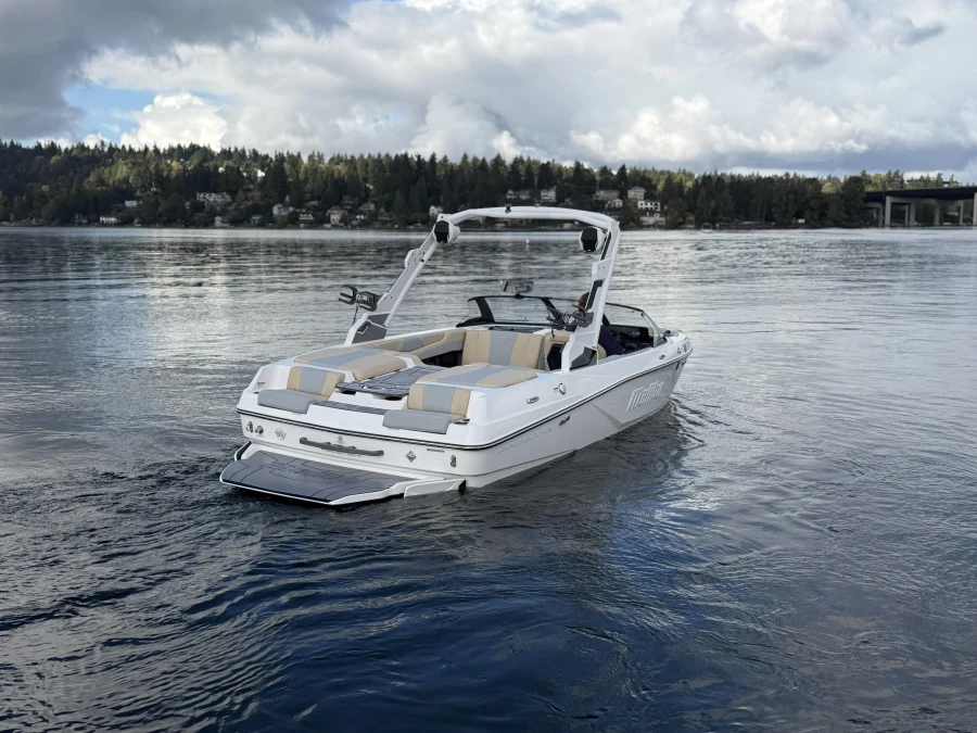 2027-malibu-wakesetter-vtx-147207-image10