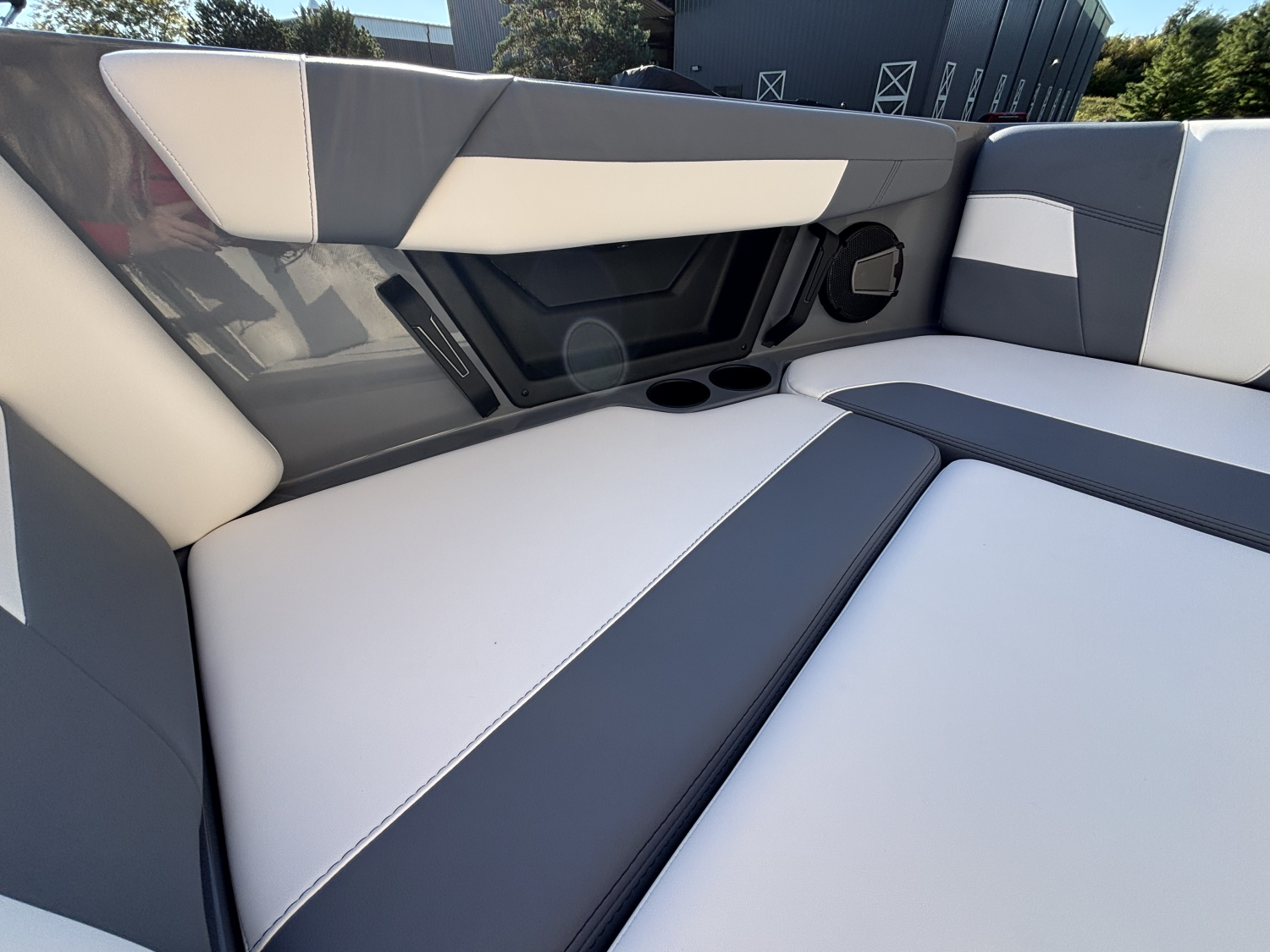 2027 Axis T250
