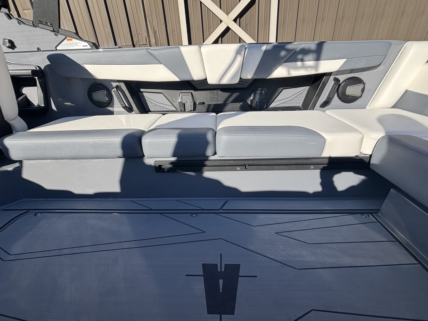 2027 Axis T250