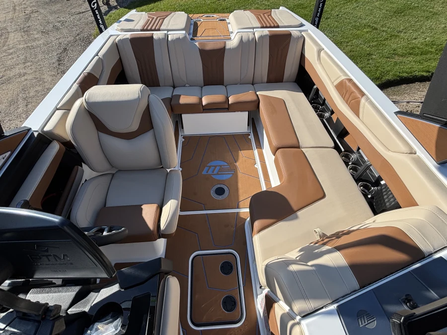2027-malibu-wakesetter-vtx-147218-image15