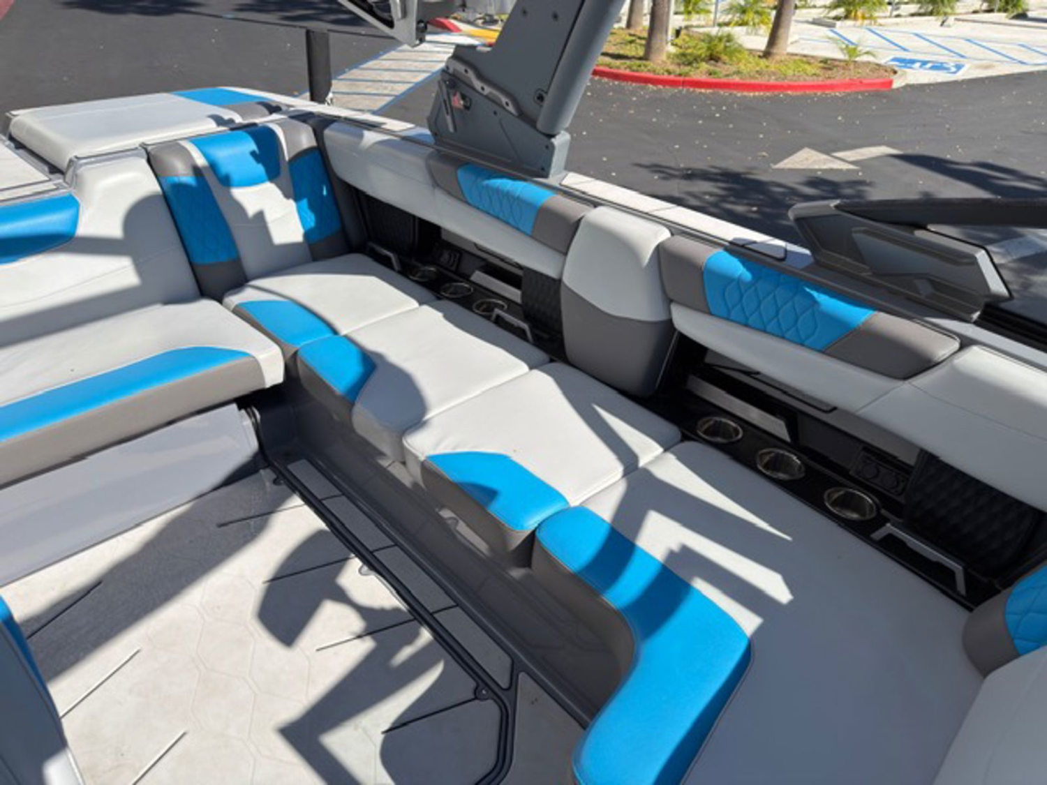 2021 Malibu M220