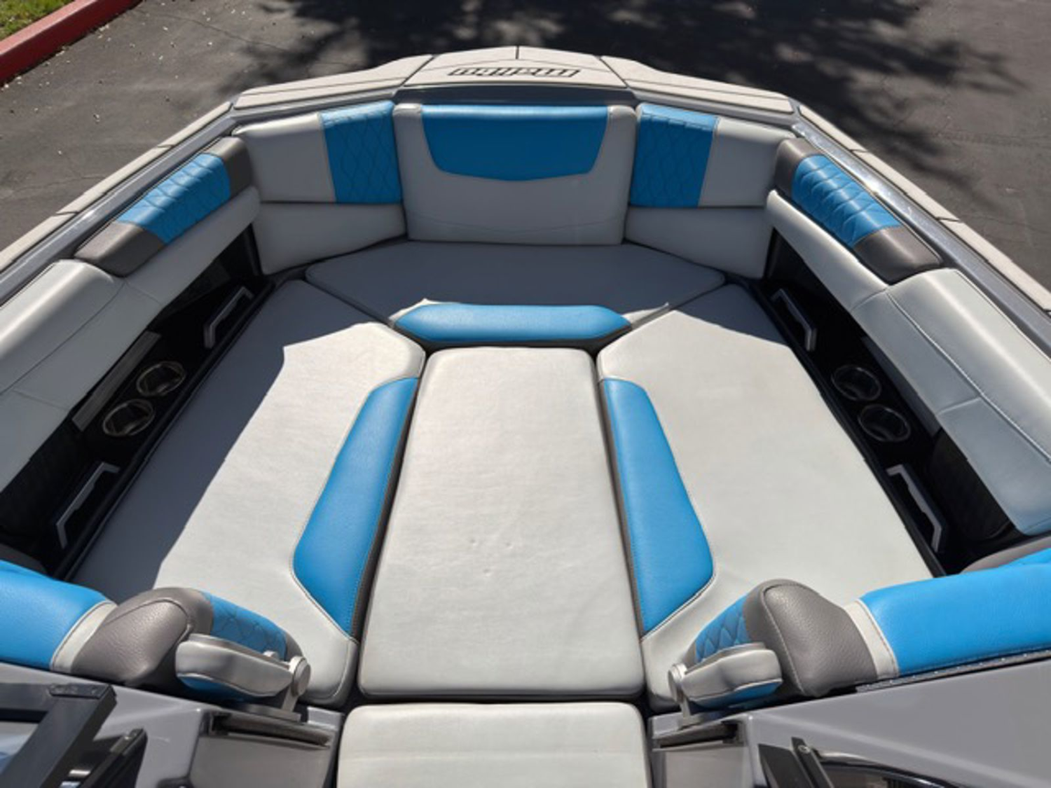 2021 Malibu M220