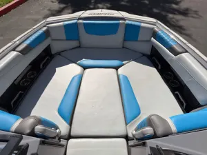 2021 Malibu M220 Icon