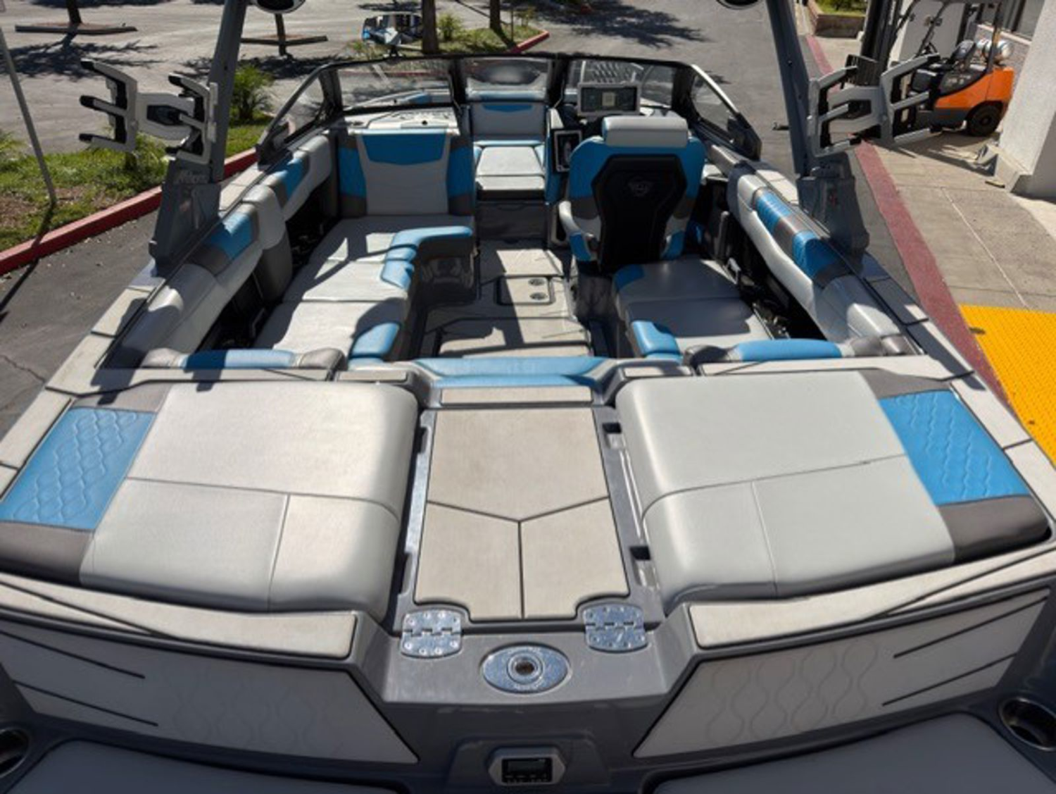 2021 Malibu M220