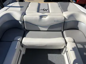 2017-mastercraft-xt21-147221-image12