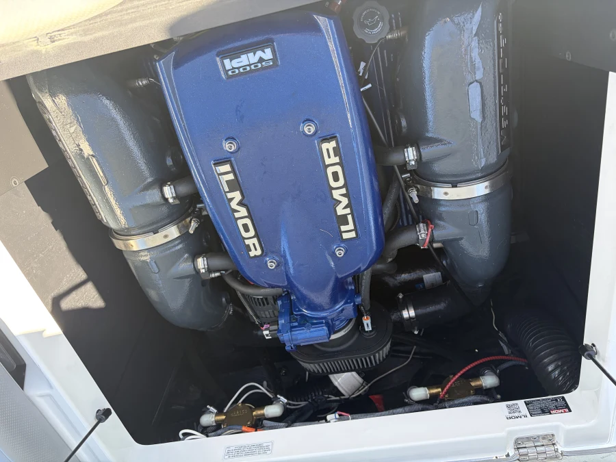 2017-mastercraft-xt21-147221-image14